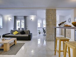 Modern Villa With Private Pool Near Beach