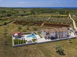Charming Villa With Heated Pool Near Rovinj