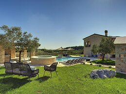 Charming Villa With Heated Pool Near Rovinj