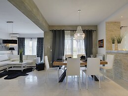 Charming Villa With Heated Pool Near Rovinj