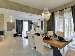 Charming Villa With Heated Pool Near Rovinj