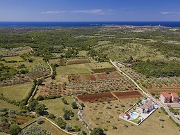 Charming Villa With Heated Pool Near Rovinj