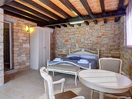 Charming Villa With Heated Pool Near Rovinj