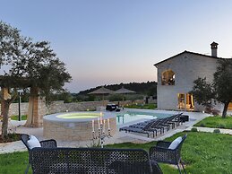 Charming Villa With Heated Pool Near Rovinj