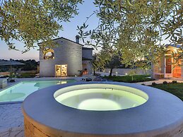 Charming Villa With Heated Pool Near Rovinj