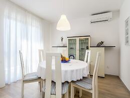 Apartment in Skatari With Terrace