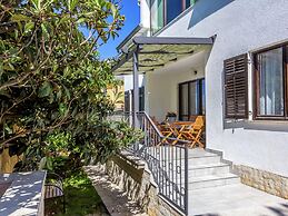 Apartment in Skatari With Terrace