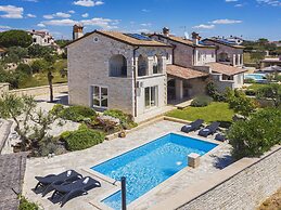 Beautiful Villa With Garden, Private Heated Pool, Whirlpool, Sauna, Ne