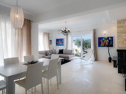 Beautiful Villa With Garden, Private Heated Pool, Whirlpool, Sauna, Ne