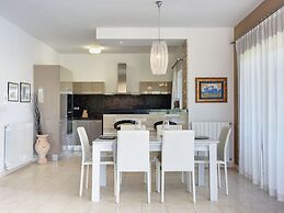 Beautiful Villa With Garden, Private Heated Pool, Whirlpool, Sauna, Ne