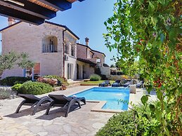 Beautiful Villa With Garden, Private Heated Pool, Whirlpool, Sauna, Ne