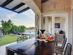 Beautiful Villa With Garden, Private Heated Pool, Whirlpool, Sauna, Ne