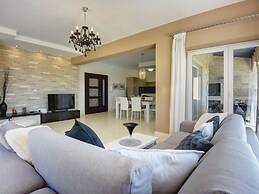 Beautiful Villa With Garden, Private Heated Pool, Whirlpool, Sauna, Ne