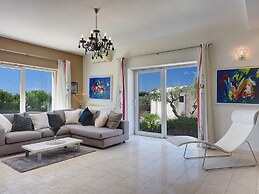 Beautiful Villa With Garden, Private Heated Pool, Whirlpool, Sauna, Ne