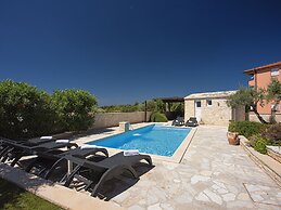 Beautiful Villa With Garden, Private Heated Pool, Whirlpool, Sauna, Ne