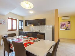 Villa in Kma?i?i With Private Pool