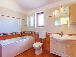 Villa in Kma?i?i With Private Pool