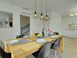 Modern Villa in Marcana With Pool and Terrace