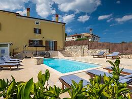 Holiday Home in Rovinjsko With a Pool