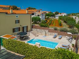 Holiday Home in Rovinjsko With a Pool