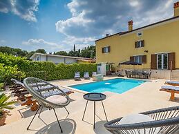 Holiday Home in Rovinjsko With a Pool
