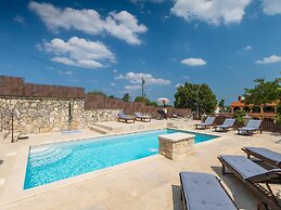 Holiday Home in Rovinjsko With a Pool