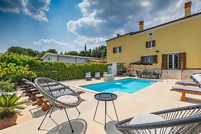 Holiday Home in Rovinjsko With Pool