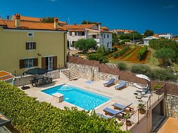 Holiday Home in Rovinjsko With a Pool