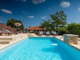 Holiday Home in Rovinjsko With a Pool