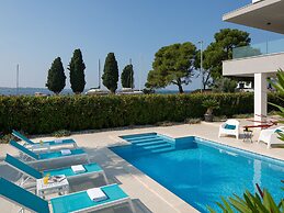 Apartment in Faana With Sea Beach