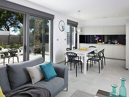 Apartment in Faana With Sea Beach