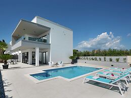 Apartment in Faana With Sea Beach