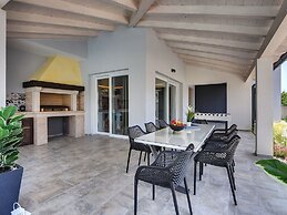 Villa With Pool in Premantura