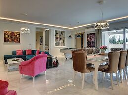 Villa With Pool in Premantura