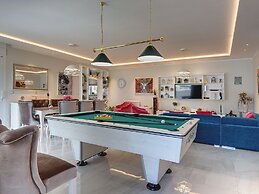 Villa With Pool in Premantura