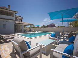 Villa With Pool in Premantura