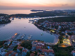 Beautiful Villa by the sea