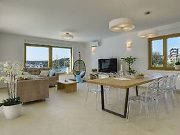 Beautiful Villa by the sea