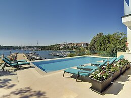 Beautiful Villa by the sea