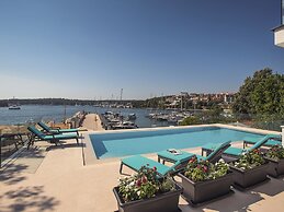 Beautiful Villa by the sea