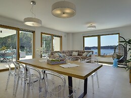 Beautiful Villa by the sea