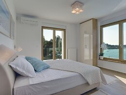 Beautiful Villa by the sea