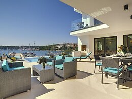 Beautiful Villa by the sea