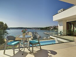 Beautiful Villa by the sea