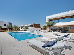 Villa in Vodnjan With Garden