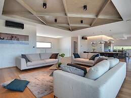 Villa in Vodnjan With Garden