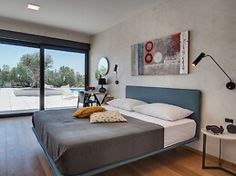 Villa in Vodnjan With Garden