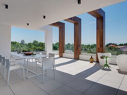 Villa in Vodnjan With Garden