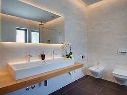 Villa in Vodnjan With Garden