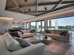 Villa in Vodnjan With Garden